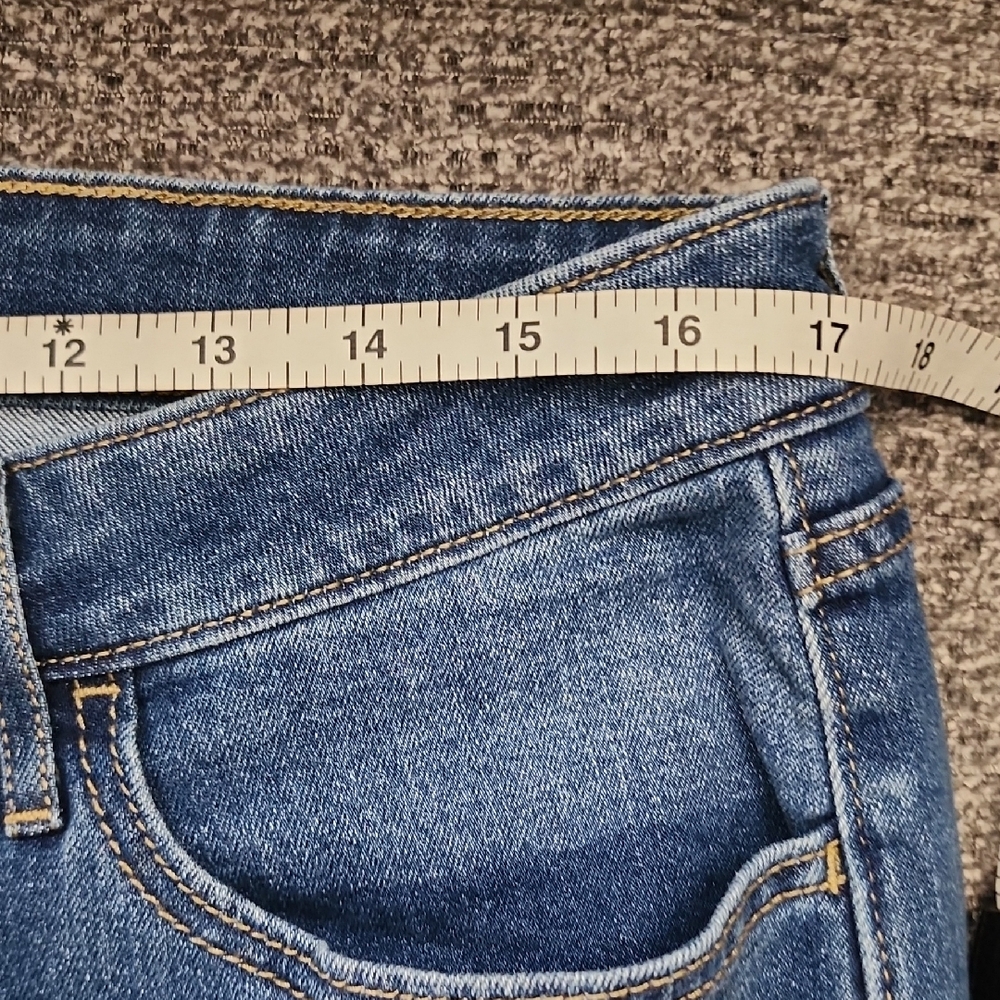 Old Navy Women's Wide-Leg Jeans - Medium Blue - Picture 4 of 8